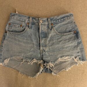Levi's 501 shorts medium wash